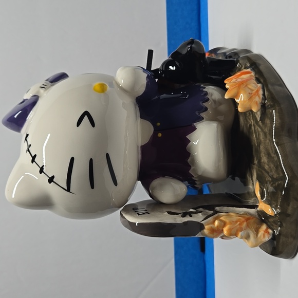 BNWT Hello Kitty and Friends RIP Halloween Decor - Picture 2 of 9